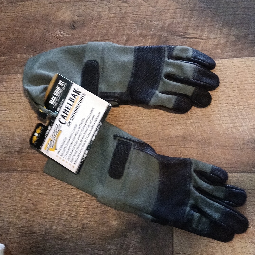 Camelbak SW motorsports Gloves. New